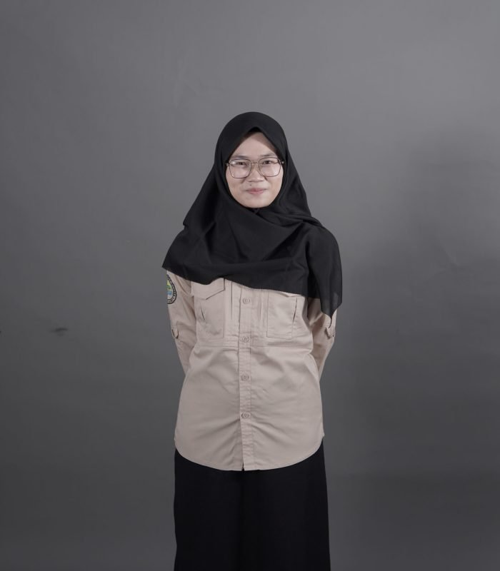 Anita Budi Hayati, S.Pd. (Koor. Bid. Keuangan Intern & Adm. Lembaga)