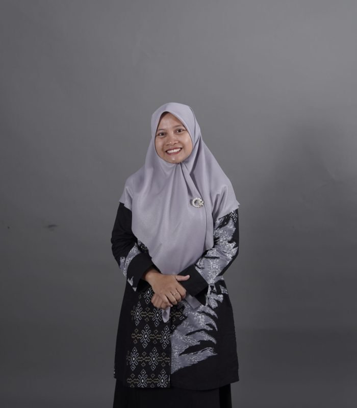Ernawati, S.Pd. (Kepala Madradah Tsanawiyah Al-Jairy)