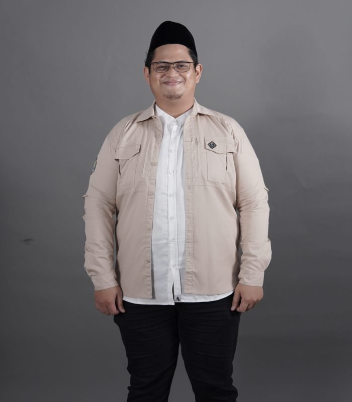 dr. Reza Muhammad (Ketua Umum)